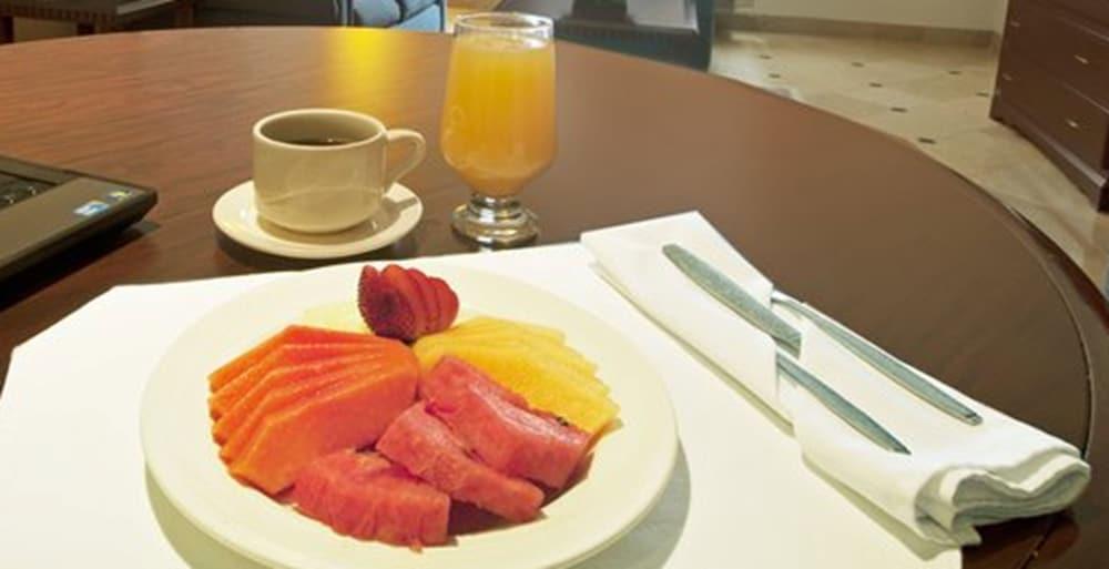 Fiesta Inn Toluca Tollocan Екстериор снимка