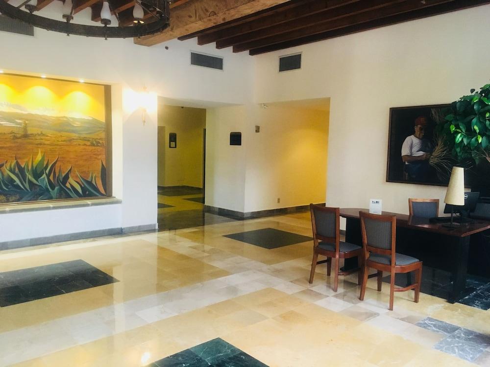 Fiesta Inn Toluca Tollocan Екстериор снимка