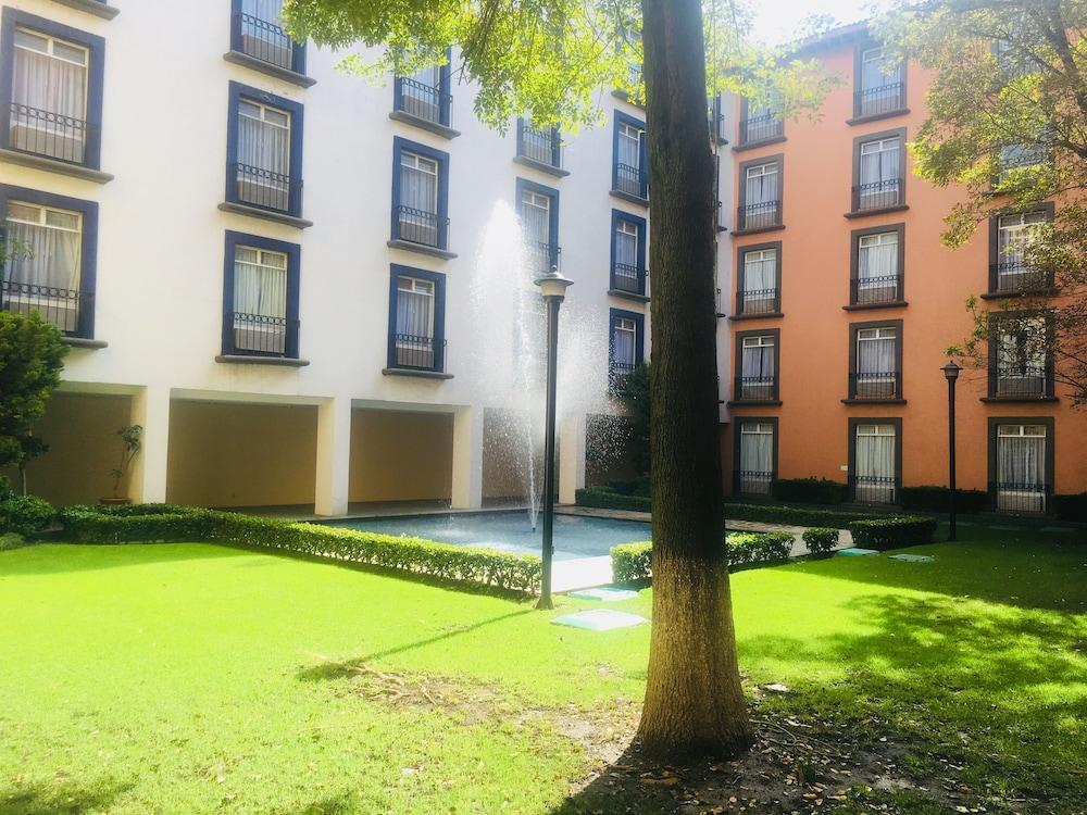 Fiesta Inn Toluca Tollocan Екстериор снимка