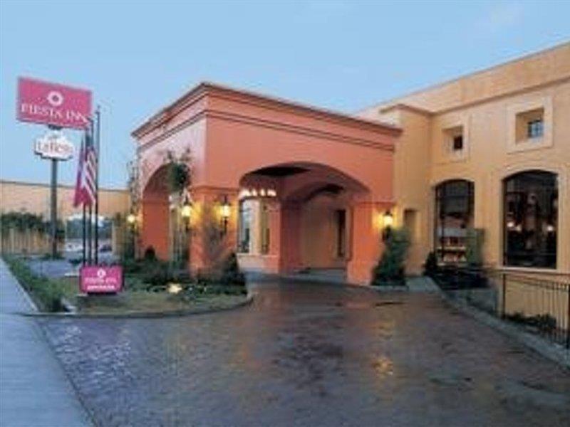 Fiesta Inn Toluca Tollocan Екстериор снимка