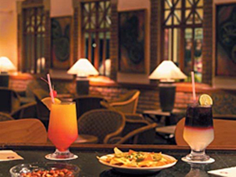 Fiesta Inn Toluca Tollocan Екстериор снимка