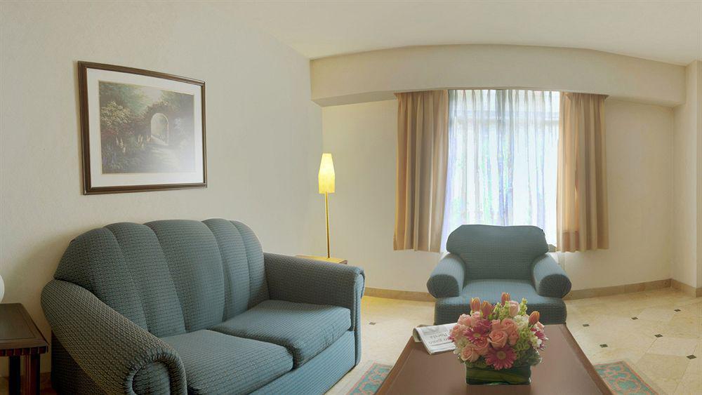 Fiesta Inn Toluca Tollocan Екстериор снимка